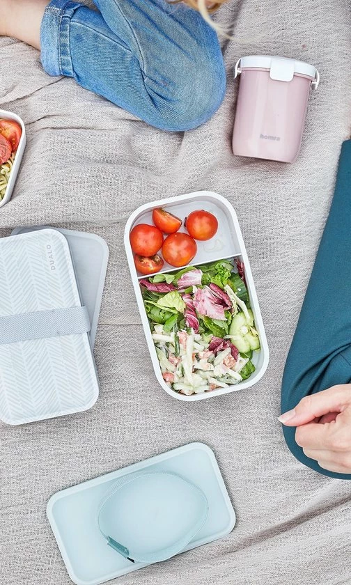 Homra Lunchbox DUALO Stripes - 2 Laags Broodtrommel - 2 Compartimenten - Lunch To Go - Duurzaam Kunststof - BPA Vrij - Lunchtrommel - Inclusief Bestek - Magnetronbestendig - Diepvriesbestendig - Vaatwasser Veilig 15 Homra Lunchbox DUALO Stripes - 2 Laags Broodtrommel - 2 Compartimenten - Lunch To Go - Duurzaam Kunststof - BPA Vrij - Lunchtrommel - Inclusief Bestek - Magnetronbestendig - Diepvriesbestendig - Vaatwasser Veilig - Afbeelding 13