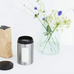 Brabantia Voorraadbus - 1,4 L - Matt Steel Fingerprint Proof / Matt Black Deksel - Met Venster -BISSELL-Winkel 550x366 74