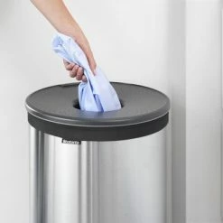 Brabantia Wasmand - 60 L - Matt Steel Met Kunststof Deksel -BISSELL-Winkel 550x399 1