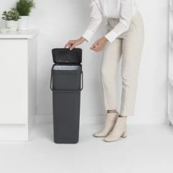 Brabantia Sort & Go Prullenbak - 40 L - Dark Grey -BISSELL-Winkel 550x412 126