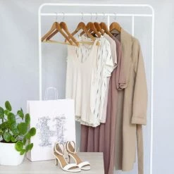 LifeGoods Kledinghangers - 30 Stuks - Broeklat - Hout - Lichtbruin -BISSELL-Winkel 550x550 545