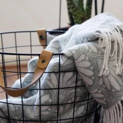 QUVIO Opbergmand Draadstaal - Opbergmanden Met Handvaten - Draadmand - Mand - Manden - Dekenkist - Grote Uitvoering - 43 Liter - 38 X 38 X 37,5 Cm (lxbxh) - Zwart En Bruin -BISSELL-Winkel 550x550 554