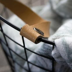 QUVIO Opbergmand Draadstaal - Opbergmanden Met Handvaten - Draadmand - Mand - Manden - Dekenkist - Grote Uitvoering - 43 Liter - 38 X 38 X 37,5 Cm (lxbxh) - Zwart En Bruin -BISSELL-Winkel 550x550 556