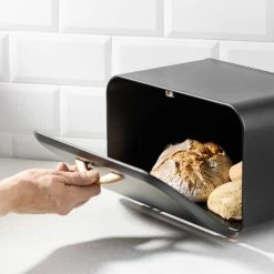 Navaris Metalen Broodtrommel Met Klapdeksel - Vershouddoos Voor Brood - 35 X 24 X 23 Cm - Van Ijzer Met Houten Details In Zwart 12 Navaris Metalen Broodtrommel Met Klapdeksel - Vershouddoos Voor Brood - 35 X 24 X 23 Cm - Van Ijzer Met Houten Details In Zwart -BISSELL-Winkel 550x550 73