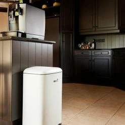 MaxxHome Pedaalemmer Retro - Prullenbak - 30L - Metaal - Mat - Geruisloos - 62cm - Wit 18 MaxxHome Pedaalemmer Retro - Prullenbak - 30L - Metaal - Mat - Geruisloos - 62cm - Wit -BISSELL-Winkel 550x824