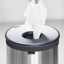 Brabantia Wasmand - 60 L - Matt Steel Met Kunststof Deksel -BISSELL-Winkel 550x825 1